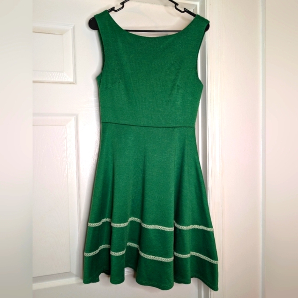 Elegant Green Sleeveless Dress